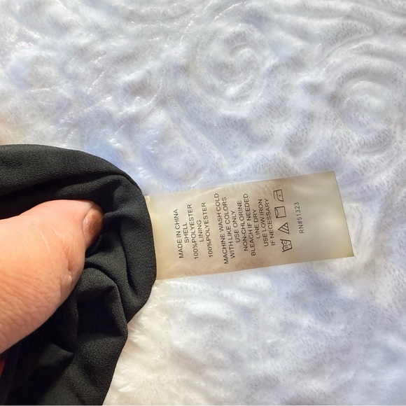 Vince Camuto Floral Chiffon Blouse XL Black Red Roses - Picture 5 of 8